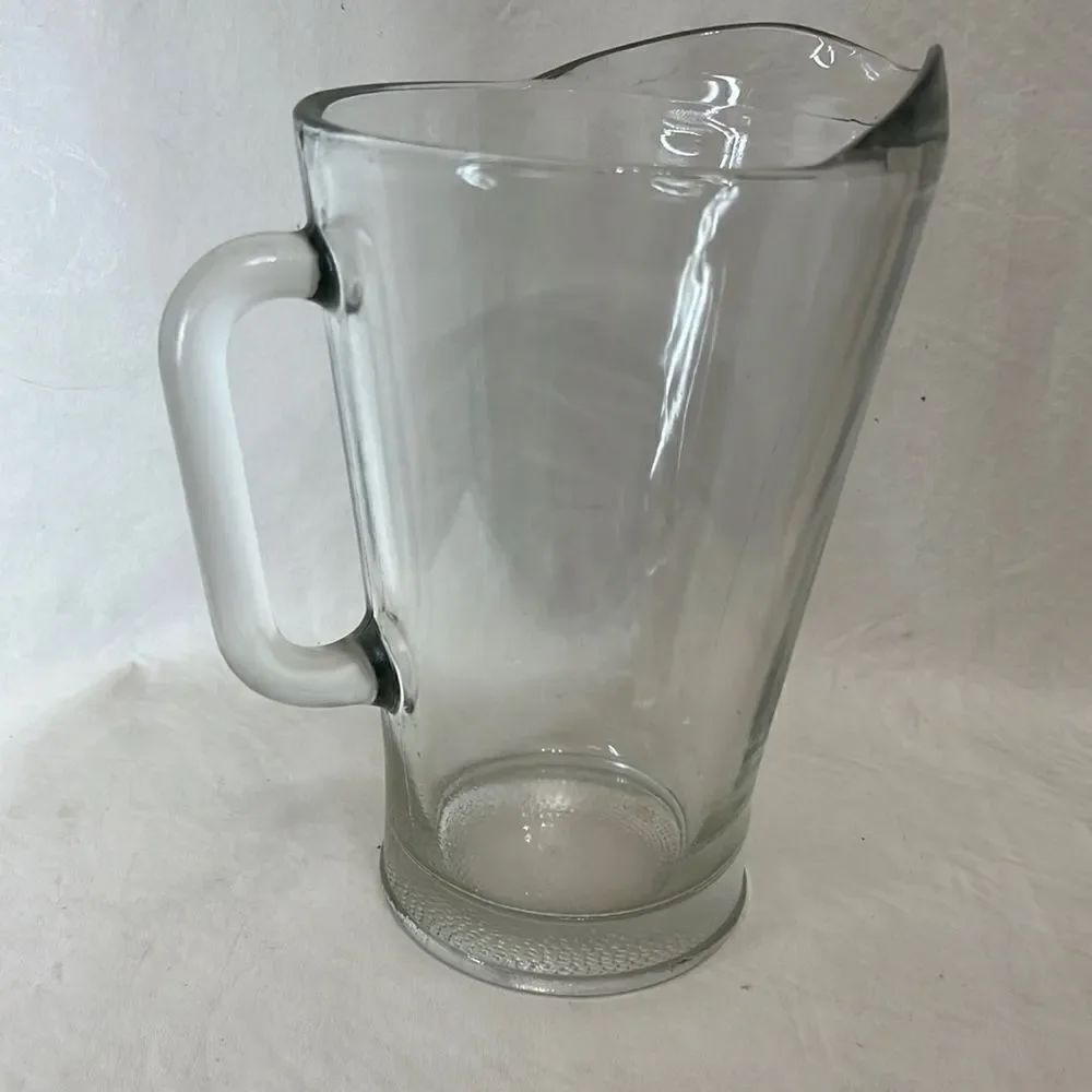 Glass Pitcher 56 Oz Or 7 Cups Handle Spout 9 In Tall 5 1/2 In Round Heavy Durabl